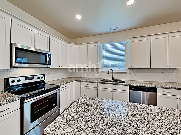 3rd image of 819 Grover Ct