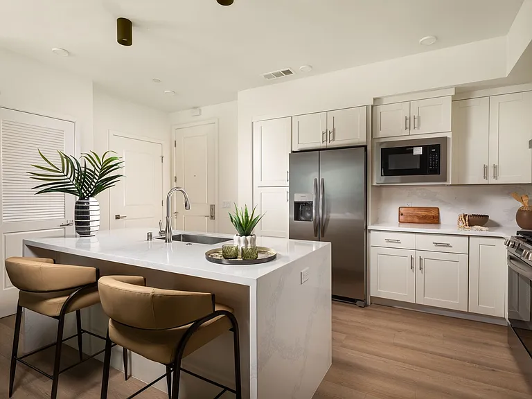 APT 123 CHAPEL AVE — Photo 24