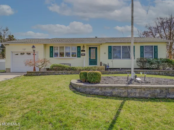 23 Dartmouth Drive, Jackson, NJ 08527