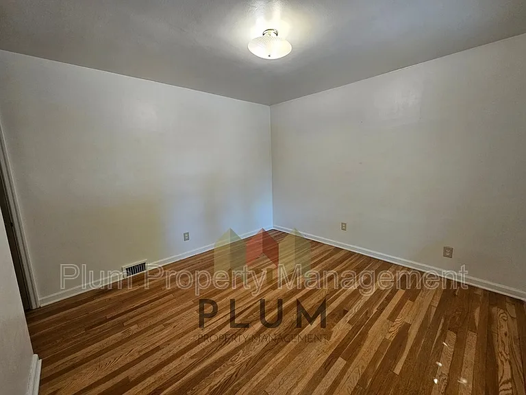 407 S 5th St E — Photo 11