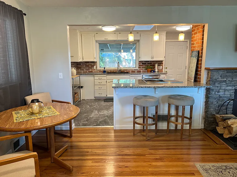 206 N Quincy St — Photo 3