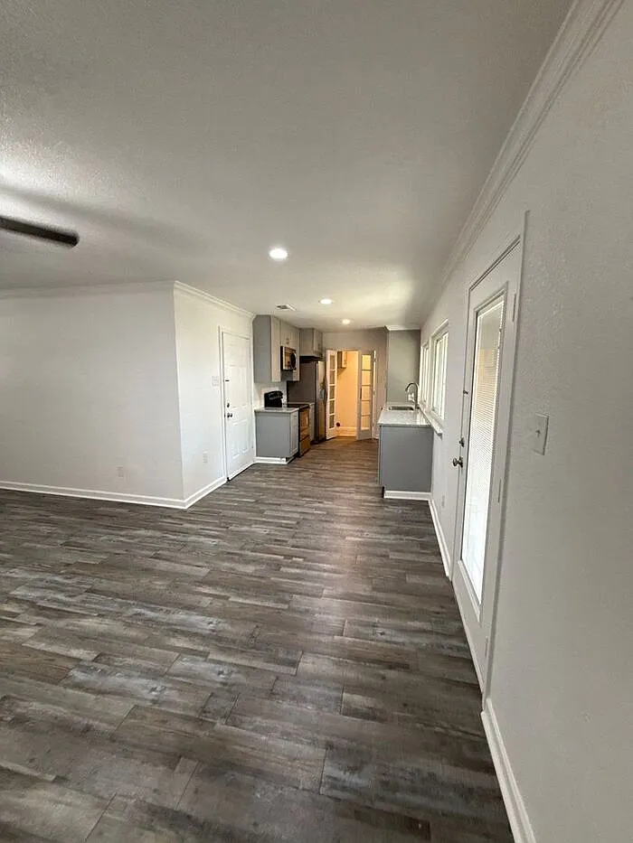 3 bed, 2.0 bath, 1130 sqft, $2,095 — Photo 4