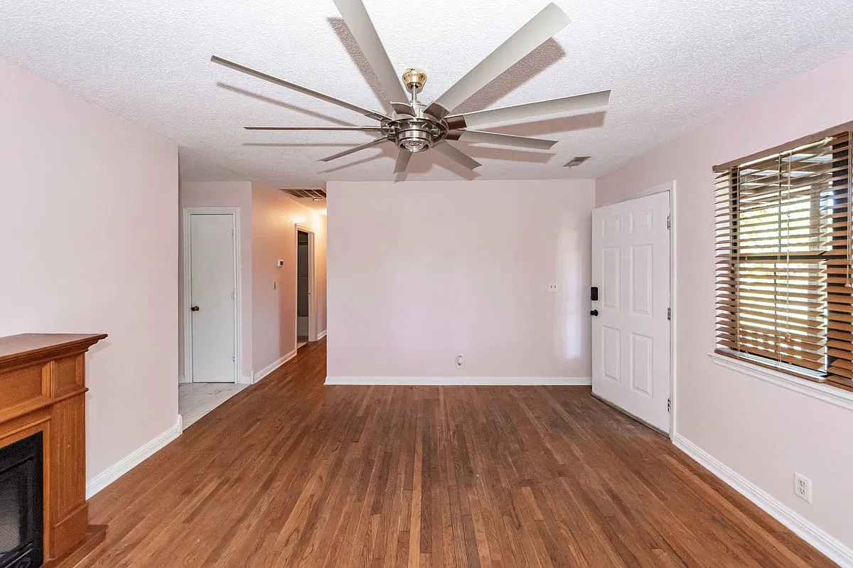 108 Hoppy Lane — Photo 2