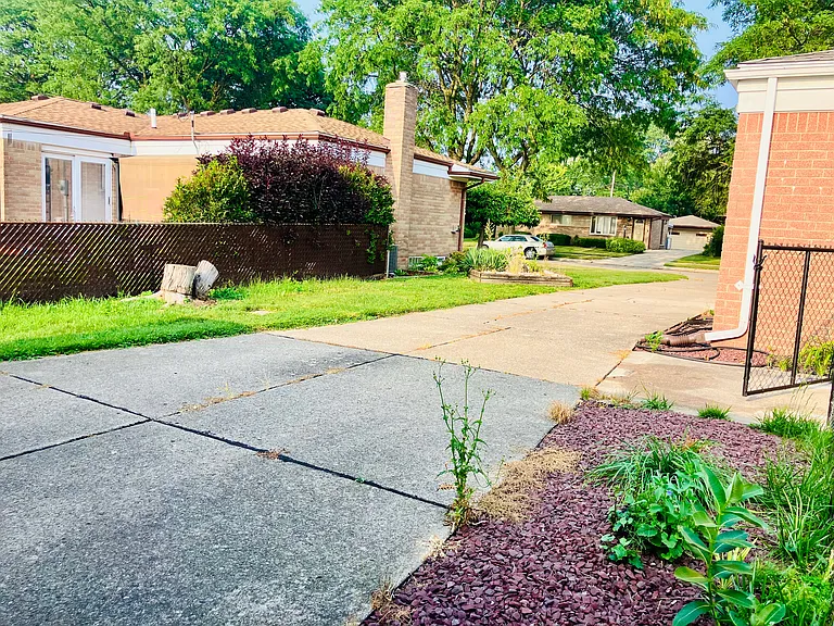 32447 Hawthorne Dr — Photo 49