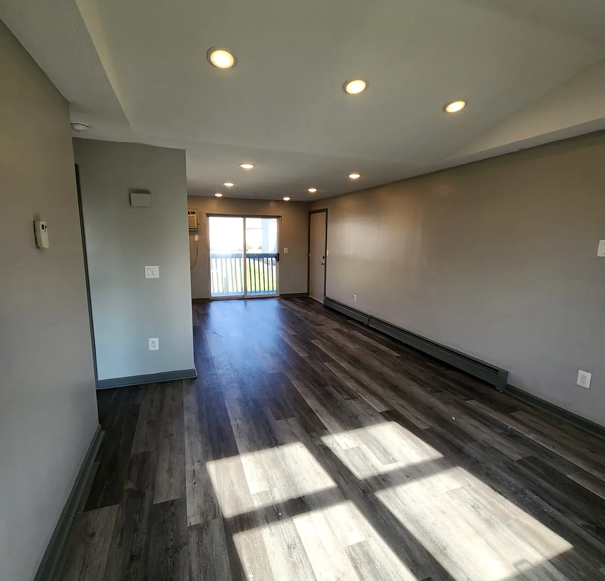 1 bed, 700 sqft, $1,600 — Photo 3