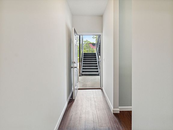 2nd image of 905 Olmstead Ave #6