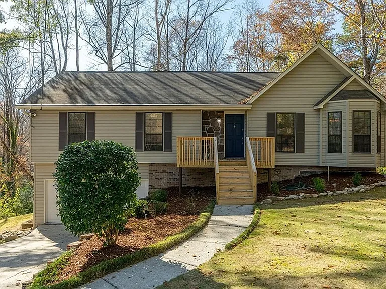 3400 Sheffield Dr — Photo 1