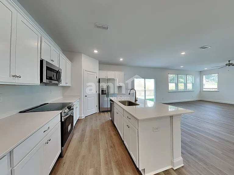 1015 Bevington Dr — Photo 3