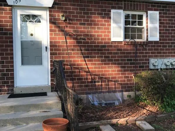 105 Village Ln, Pottstown, PA 19464