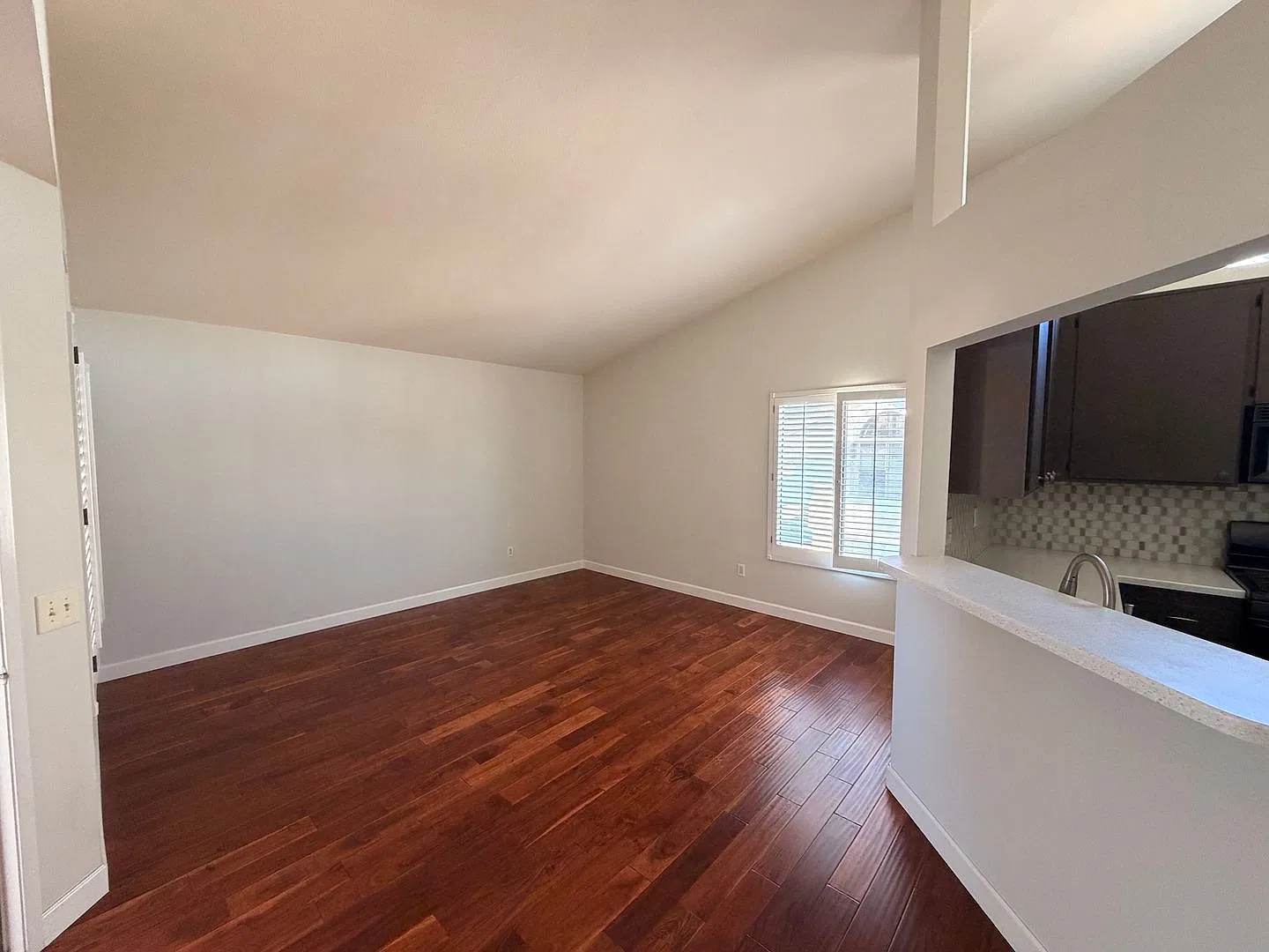 1 bedroom Mission Oaks (Camarillo) near shopping and parks — Photo 3