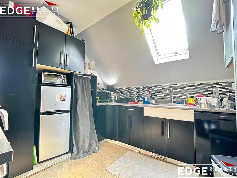 72-74 Antwerp St — Photo 8