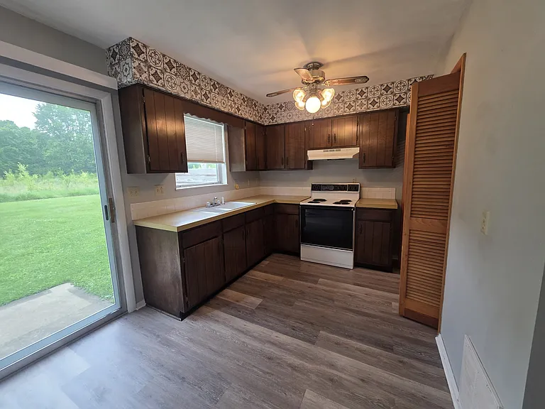 542 Maple Tree Ln — Photo 5