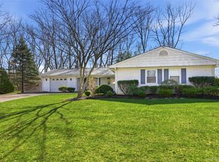 11 Shadetree Lane, Stony Brook, NY 11790
