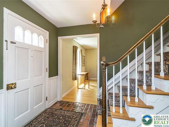 3rd image of 2838 Edgemont Dr