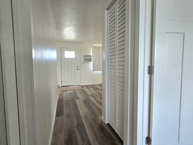 677 Beatty St #8 — Photo 5