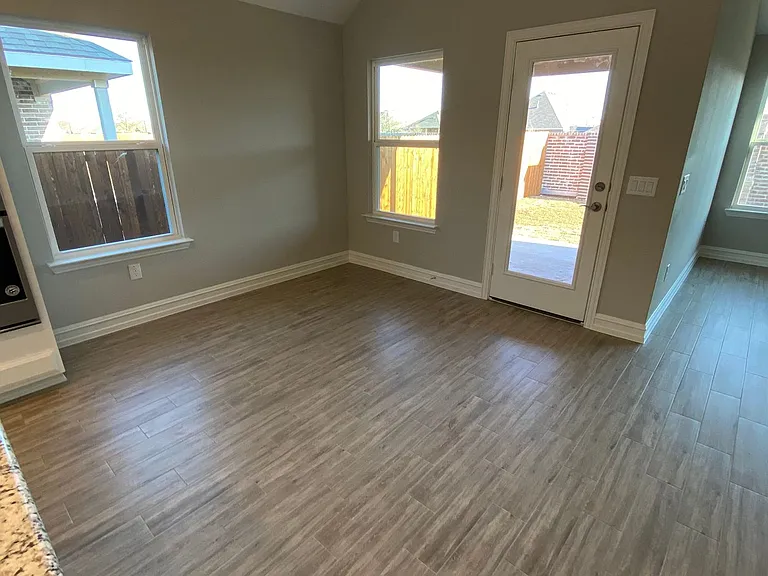 2816 Redbud Ln — Photo 14