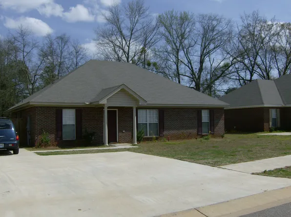 242 Ridgeview Dr, Millbrook, AL 36054