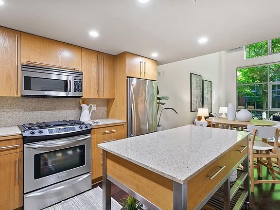 5th image of 530 Broadway Ave E #114