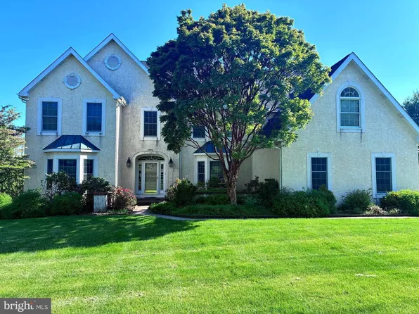 7 Summerhill Dr, Downingtown, PA 19335