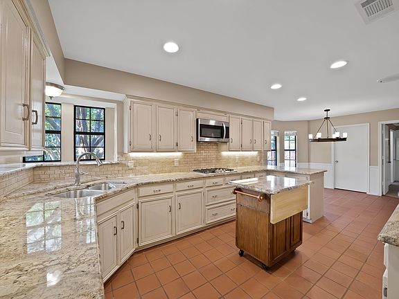 5th image of 2114 Brandeis Dr