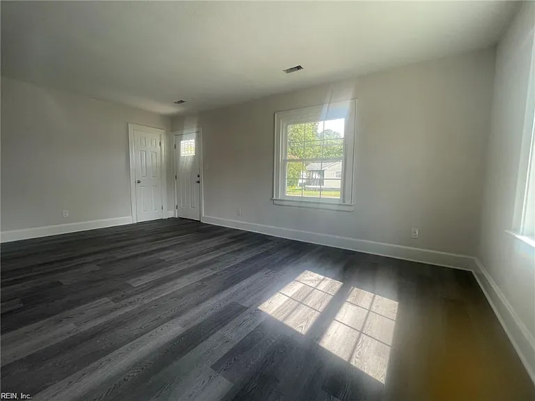 728 Bolling St — Photo 9