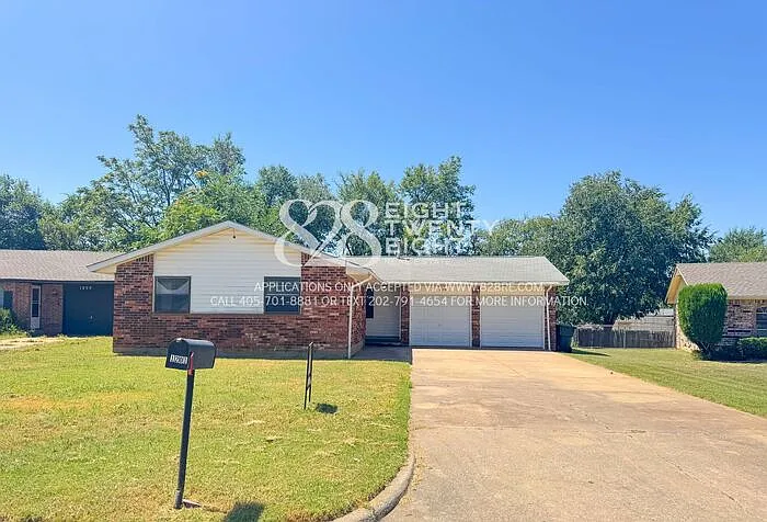 3 bed, 1.5 bath, 1094 sqft, $1,245 — Photo 2