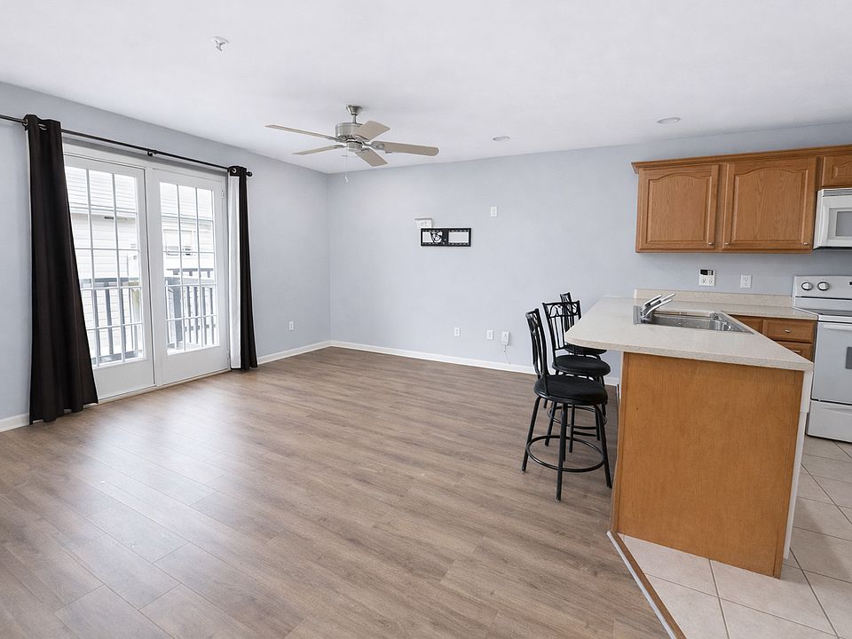 1st image of 513 Leah Dr #1