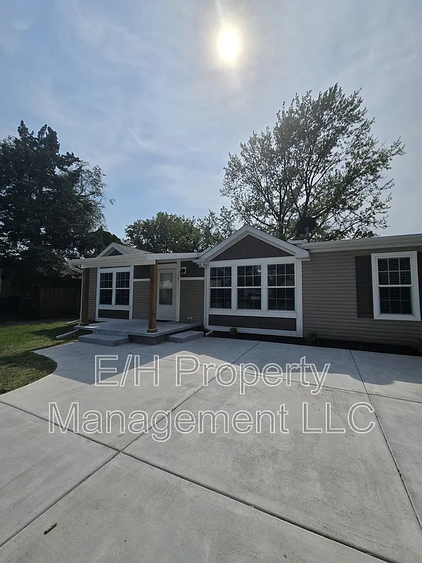 3 bed, 2.0 bath, 1706 sqft, $1,600 — Photo 2