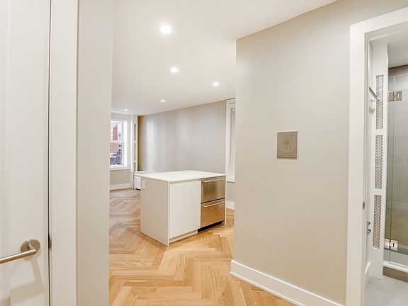 3rd image of 225 W 23rd St APT 2R