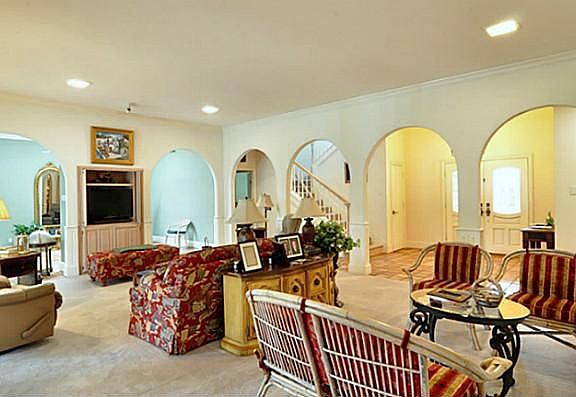 4th image of 7305 Winterwood Ln