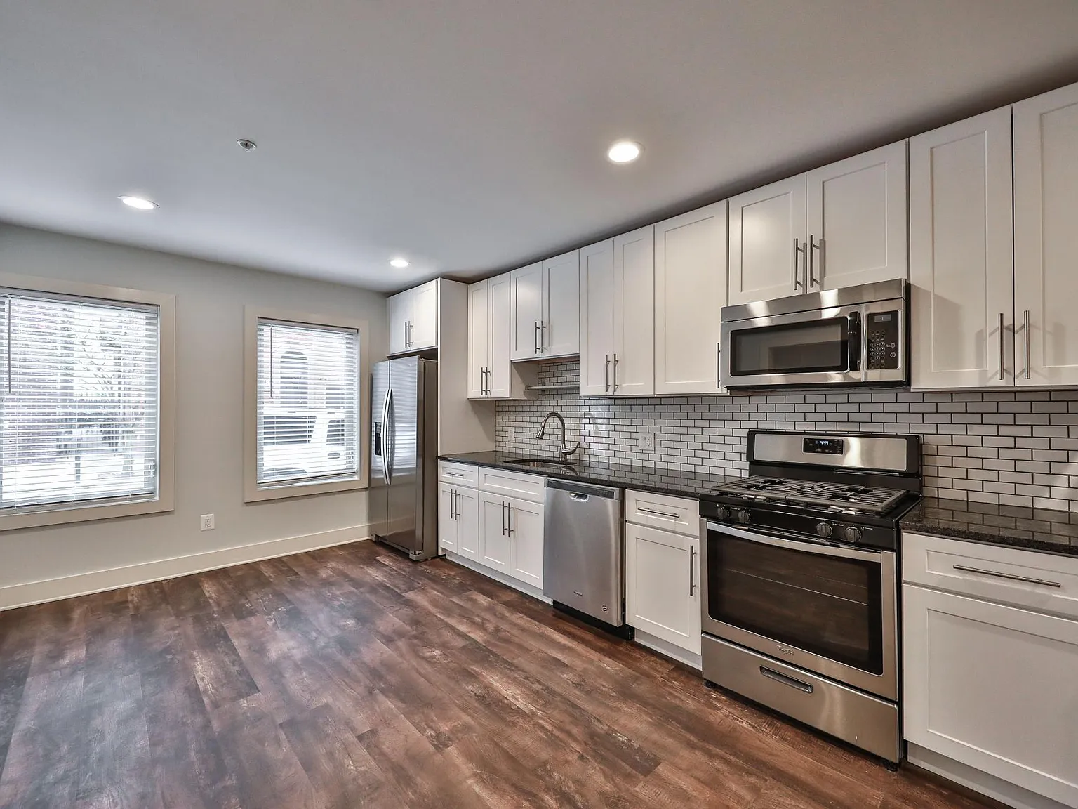 2 bed, 2050 sqft, $2,100 — Photo 4