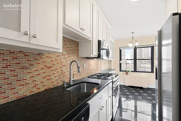 Rented by Sotheby's International Realty | media 32