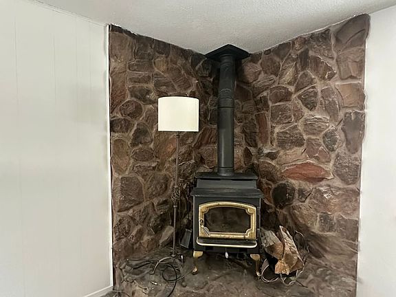 4th image of 897 Julie Ln