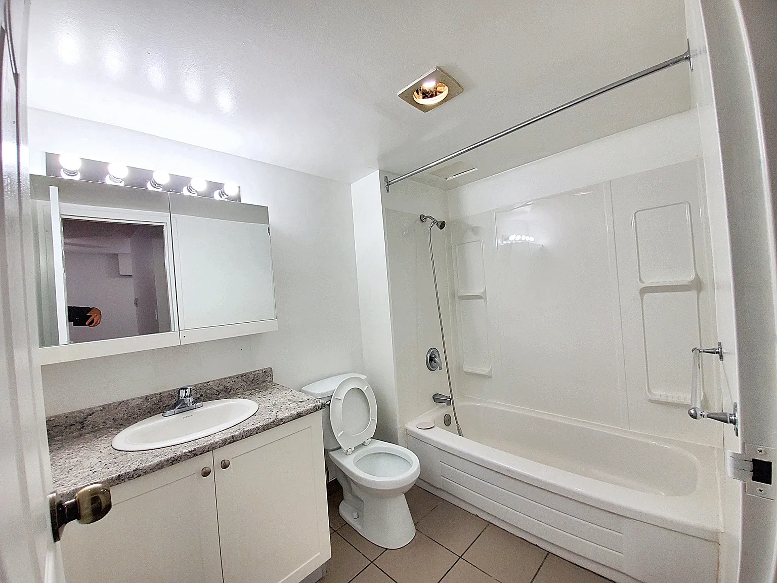West Coast Apartments — Photo 4