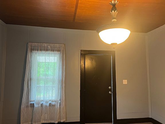 5th image of 117 Dewey Ave
