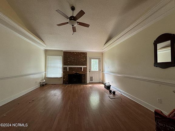 4th image of 709 Sir Hunter Drive