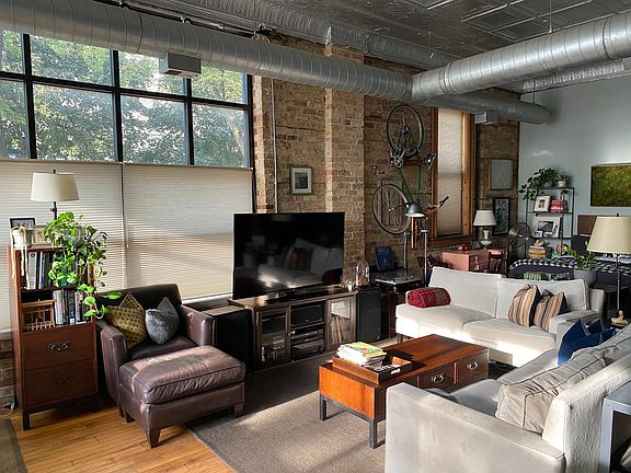 4th image of 2153 W Schiller St #1F