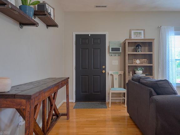 4th image of 175 Sequoia Cir NW