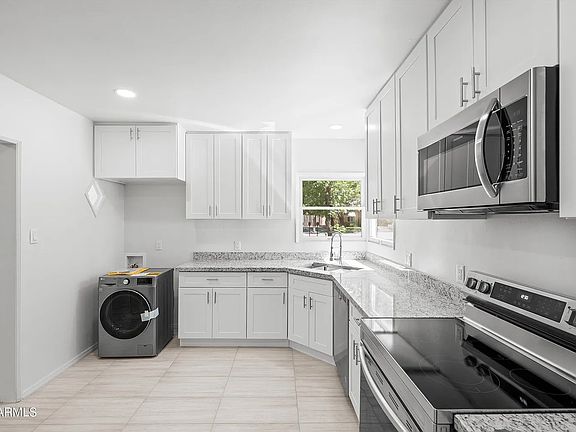 3rd image of 1007 E Medlock Dr #B