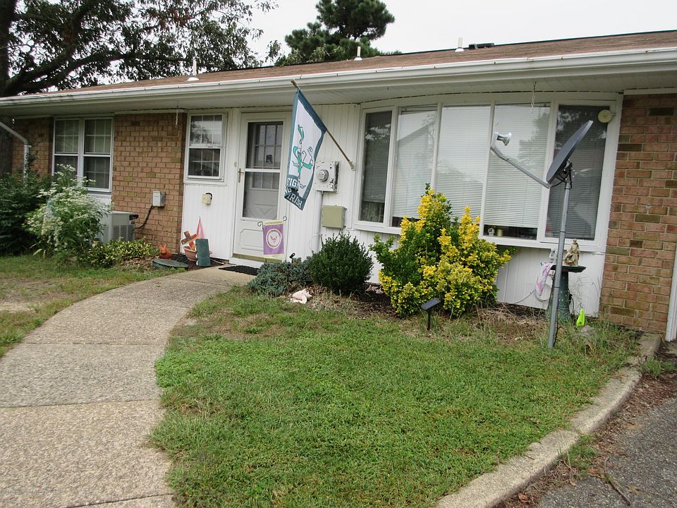 1st image of 19B Edinburgh Ln #B