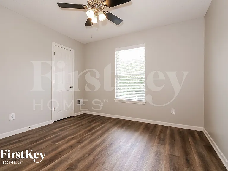1224 N 133rd Ter — Photo 12