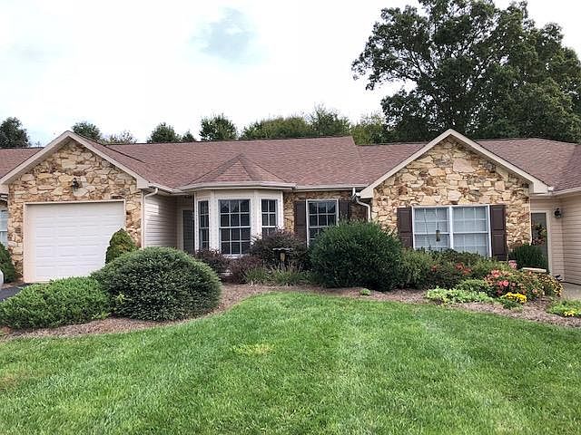 1st image of 132 Charles Towne Dr