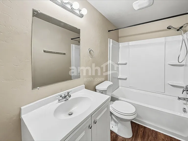 228 W Cedar Grove Ln — Photo 15