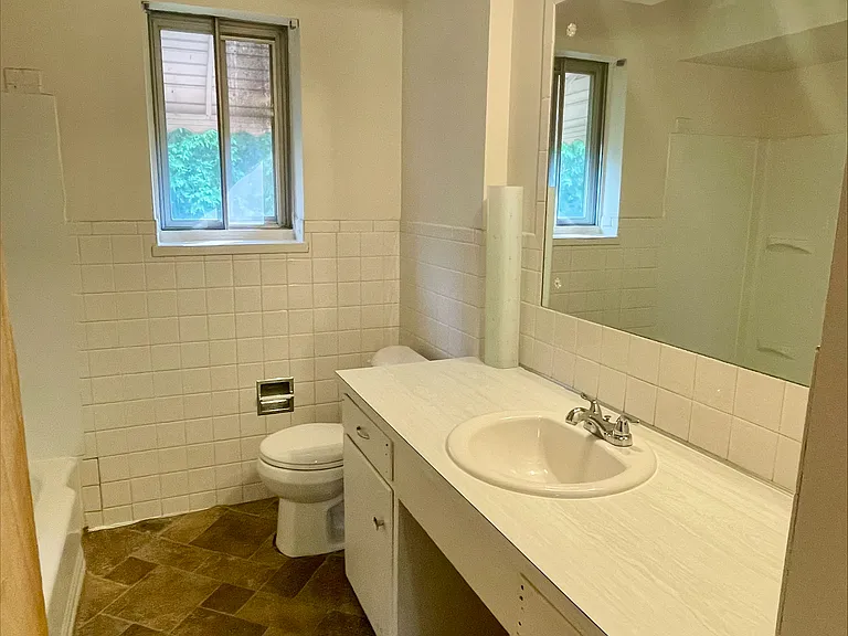 565 Treeside Dr — Photo 10