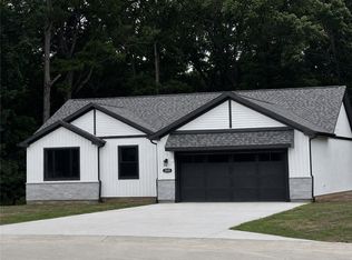 2819 Whitetail Dr, Charleston, IL 61920