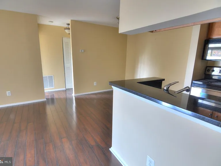 1793 Jonathan Way #L — Photo 5