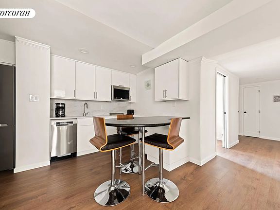 2nd image of 150 W 51st St Penthouse 2124