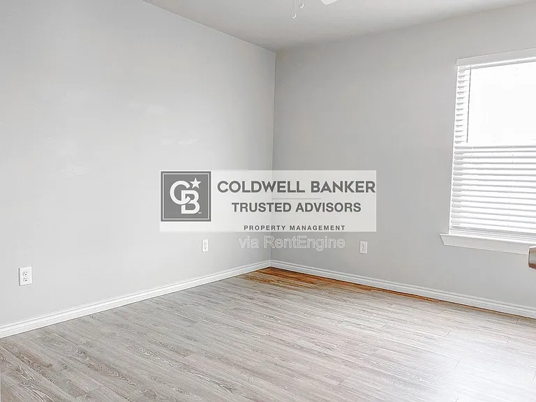 2406 Fir Ave — Photo 9