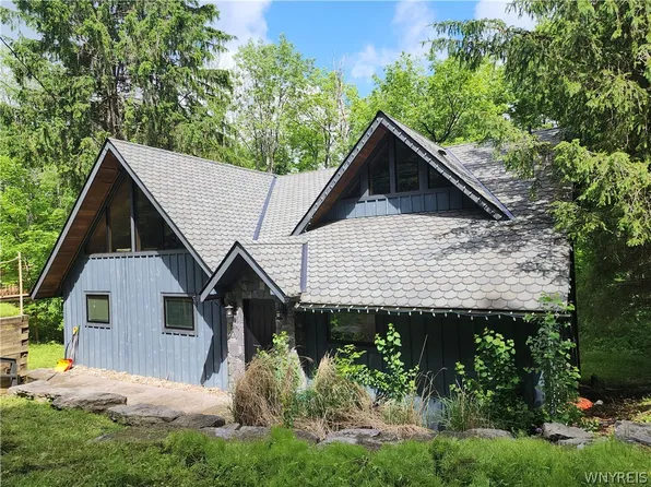 8 Sno Way, Ellicottville, NY 14731