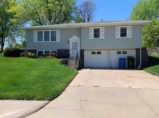 4208 Prairie Hills Rd, Kearney, NE 68845